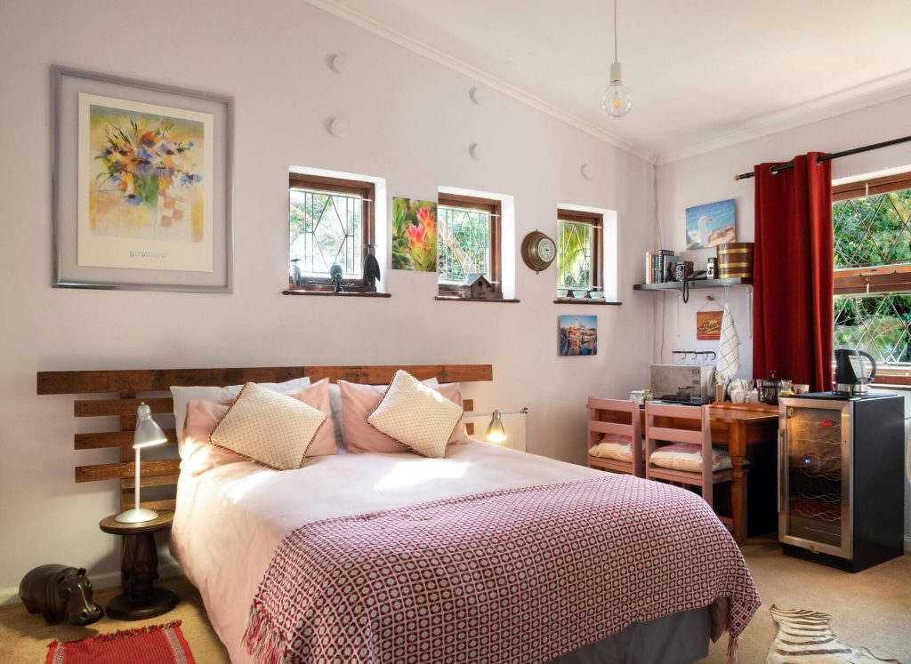 Tips para Colgar Cuadros en casa en dormitorio acogedor